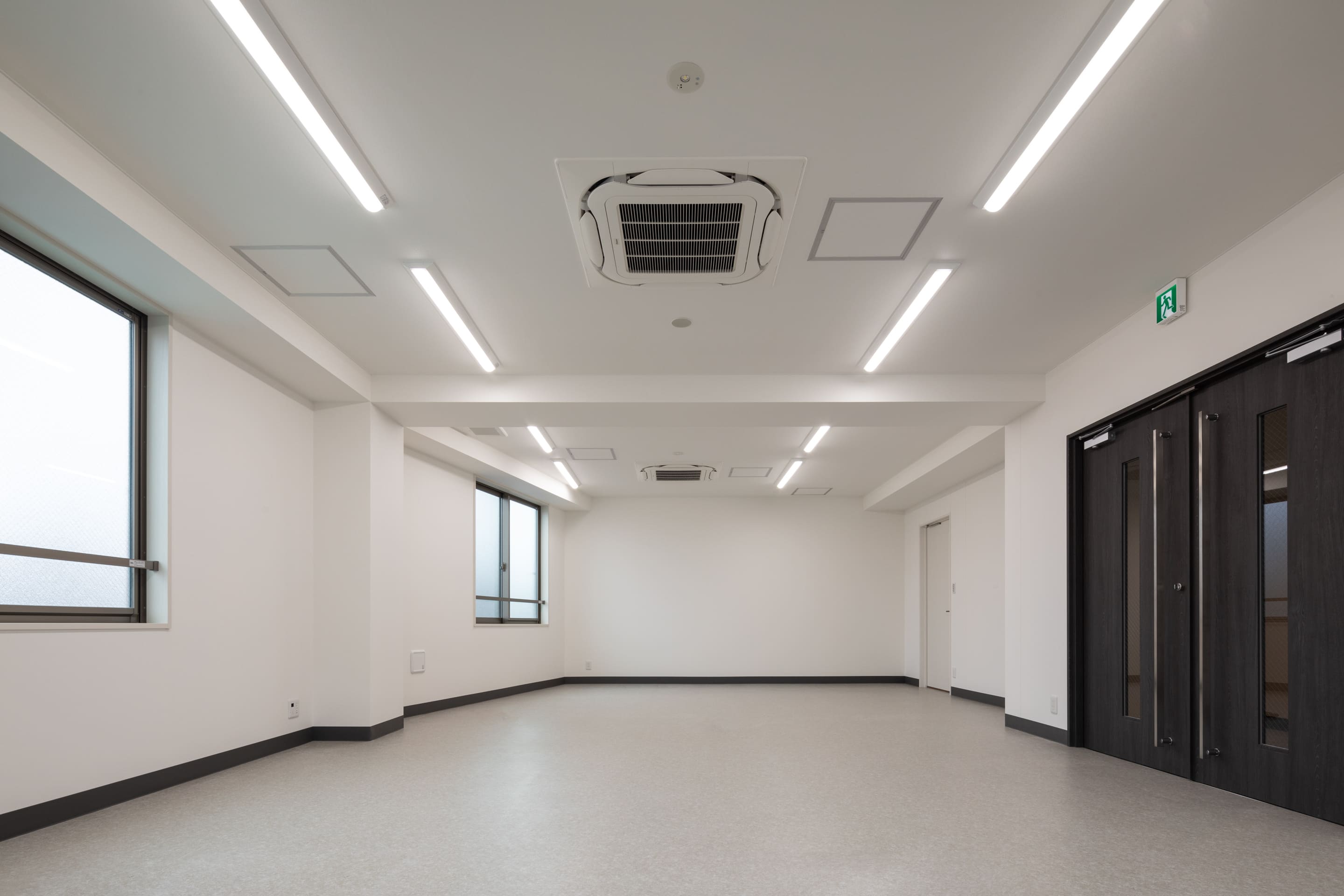 3階　STAFF ROOM